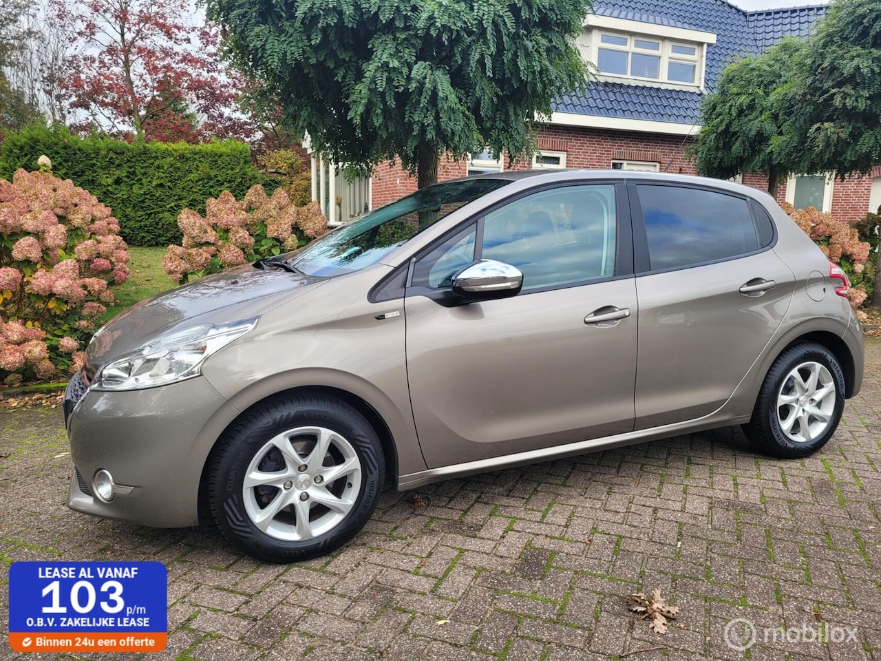 Peugeot 208 - 1.2 PureTech Style 1.2 PureTech Style, 5deurs, navi, lm, cruise. - AutoWereld.nl
