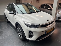 Kia Stonic - 1.0 T-GDi DynamicLine PDC Trekhaak KOMT BINNEN