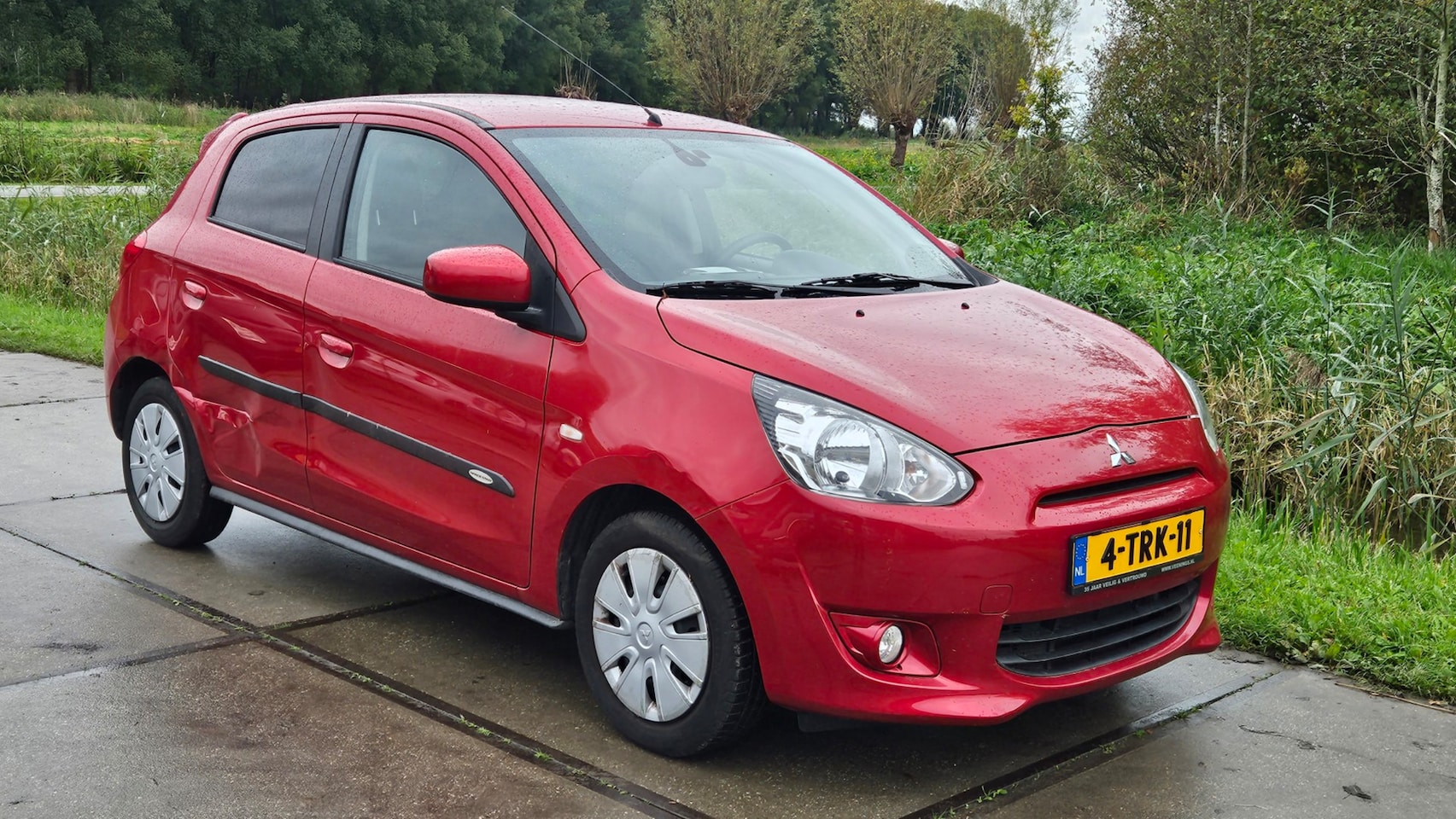 Mitsubishi Space Star - Automaat met achterschade en zijschade recht op zijn wielen - AutoWereld.nl