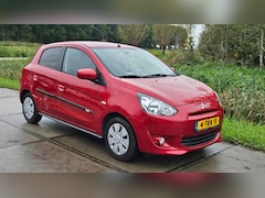 Mitsubishi Space Star - Automaat met achterschade en zijschade recht op zijn wielen