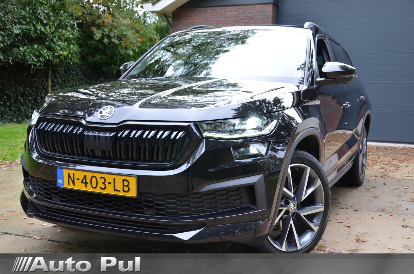 Skoda Kodiaq - 1.5 TSI Sportline Business 7 Persoons. Automaat/Navi/Led/Ecc/Pdc/Achteruitrij-camera/Stuur - AutoWereld.nl