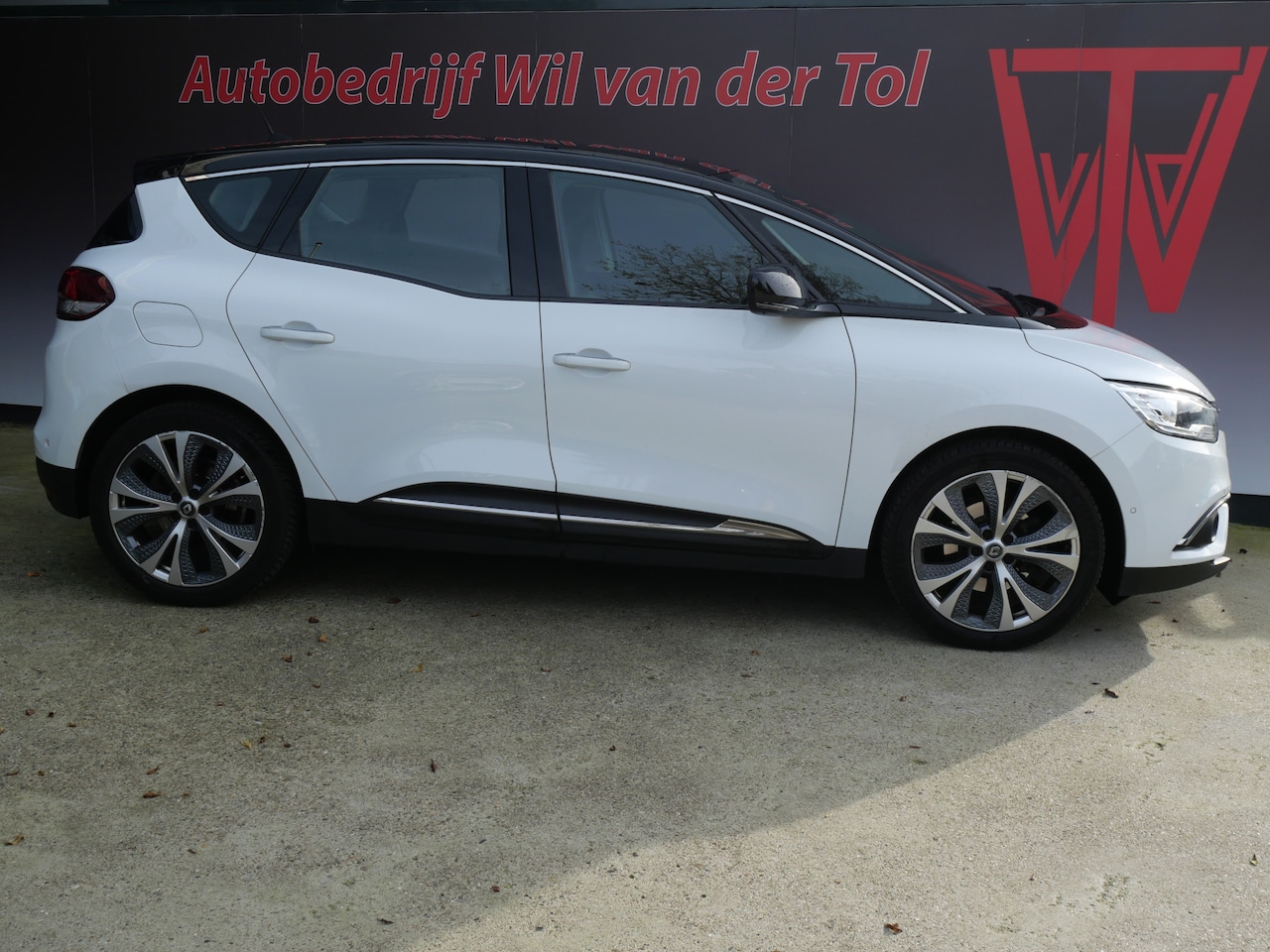 Renault Scénic - 1.2 TCe INTENS | TREKHAAK | CAMERA | LEER | KEYLESS | ALL-SEASON - AutoWereld.nl