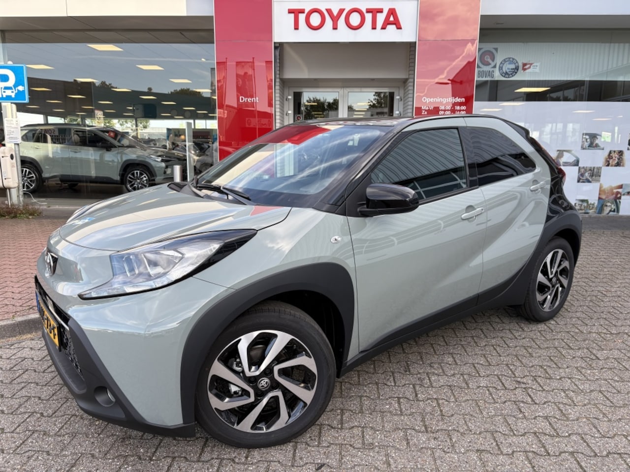 Toyota Aygo X - 1.0 VVT-i S-CVT Pulse | Stoelverwarming | Apple CarPlay, Android - AutoWereld.nl