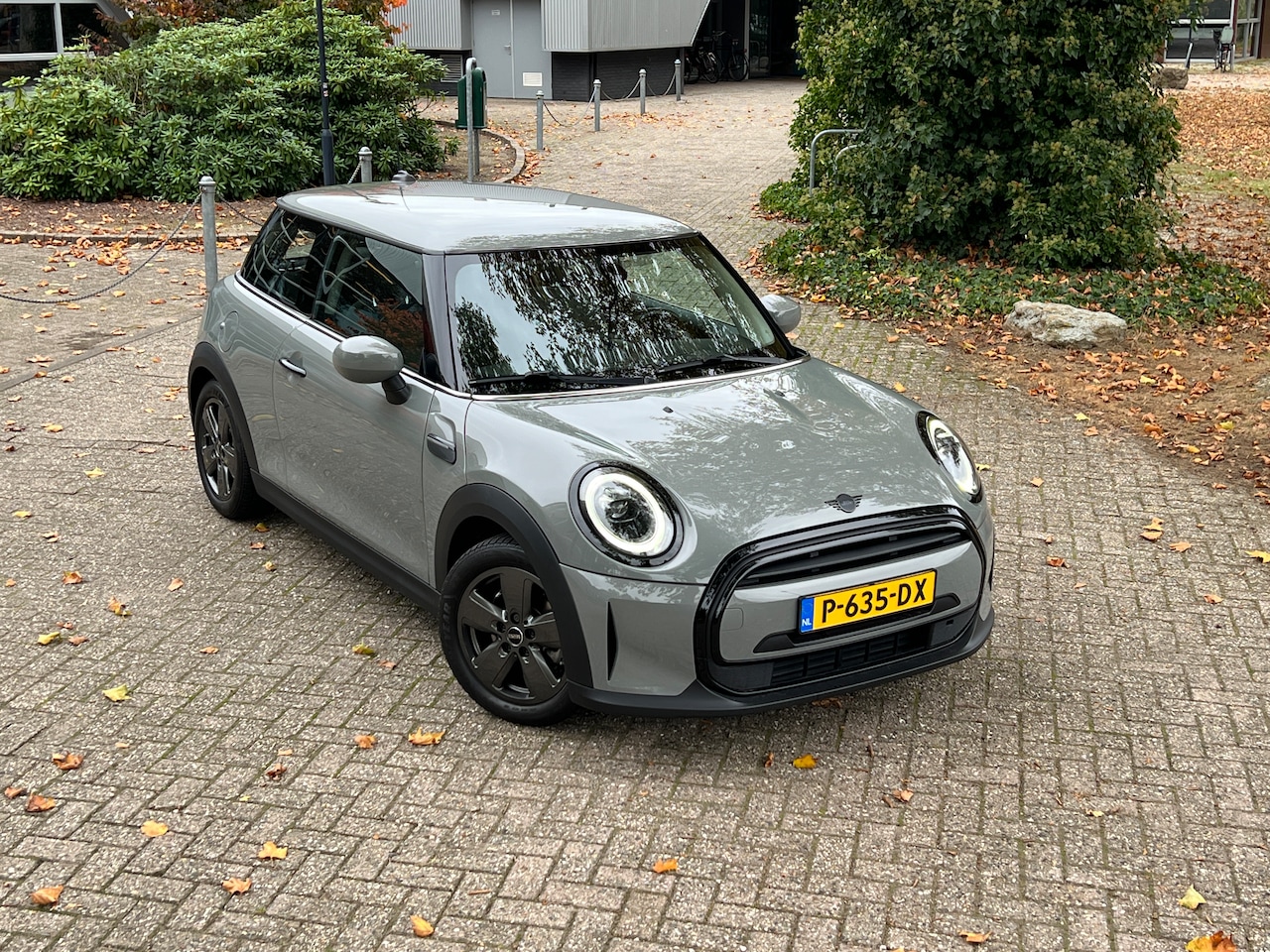 MINI One - Cooper - Led lampen - Apple CarPlay - Sportstoelen - 2 sets velgen zomer/winter - - AutoWereld.nl