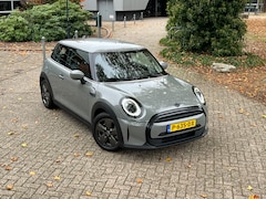MINI One - Cooper - Led lampen - Apple CarPlay - Sportstoelen - 2 sets velgen zomer/winter