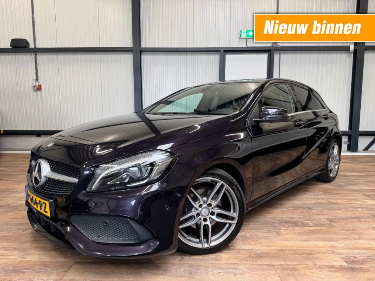Mercedes-Benz A-klasse - 180 Prestige / AMG-LINE  / AUTOMAAT / NAVI / HALF LEDER / PDC / - AutoWereld.nl