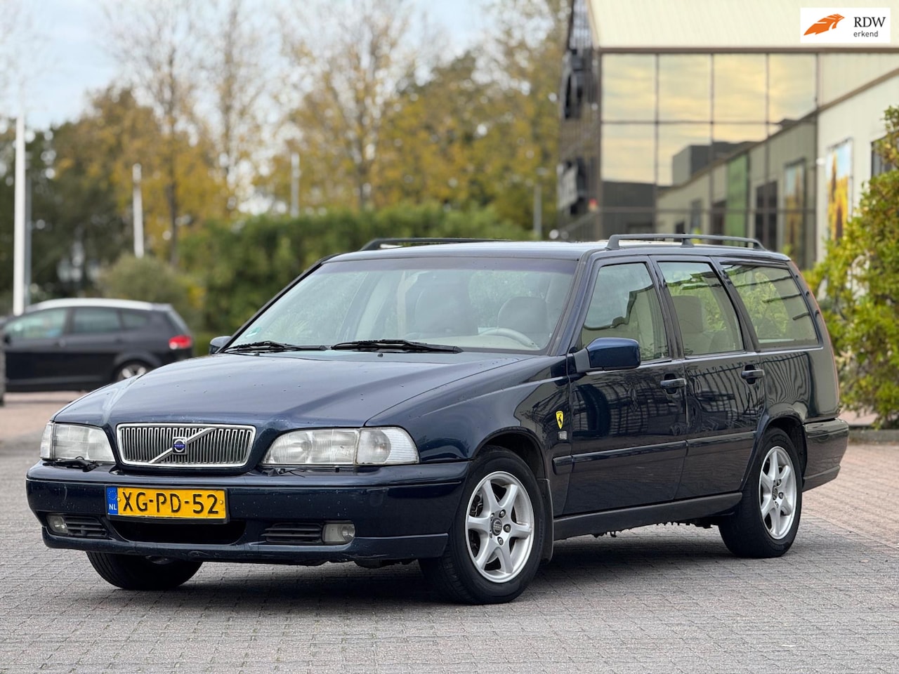 Volvo V70 - 2.5 Exclusive-Line | Automaat | Leder stoelen | Trekhaak | Stoelverwarming | Airco - AutoWereld.nl