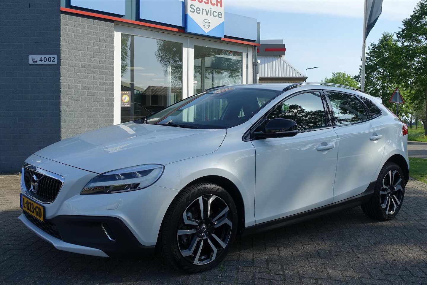 Volvo V40 Cross Country - 2.0 T4 190PK Geartronic AWD Summum | LEDER | CAMERA | TREKHAAK | WINTERPAKKET | NAVI - AutoWereld.nl