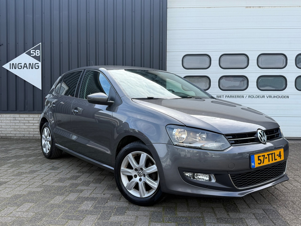 Volkswagen Polo - 1.2 TSI Highline/navi/lm velgen/climate/pdc/trekhaak - AutoWereld.nl