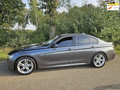 BMW 3-serie - 320i High Executive