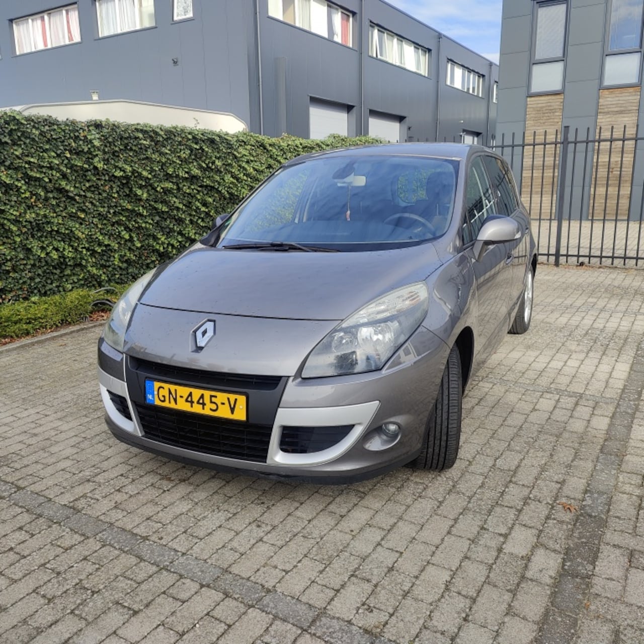 Renault Scénic - 1.6 Bj 2010 nette auto Distrbutieriem pas vervangen - AutoWereld.nl