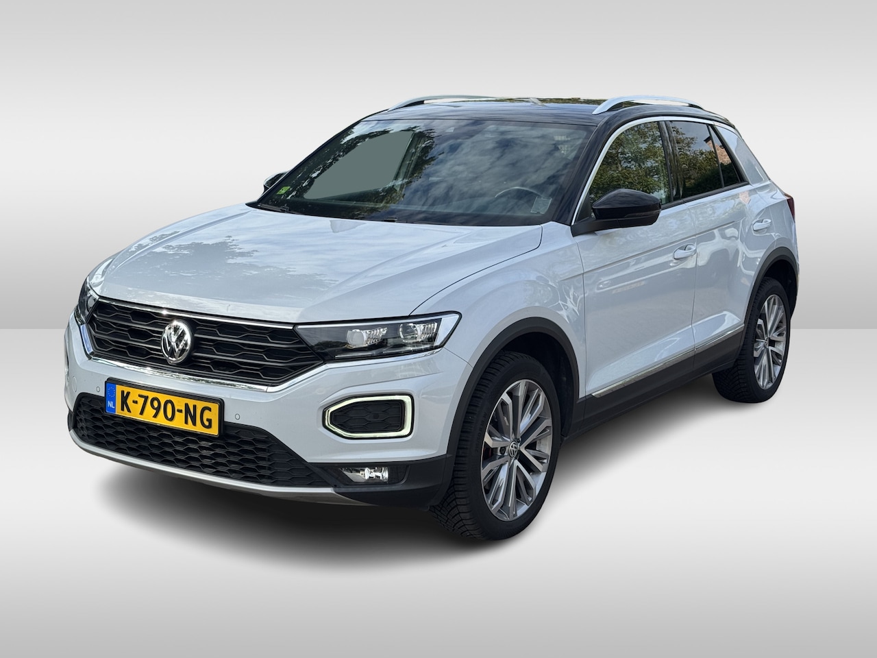 Volkswagen T-Roc - 1.5 TSI Sport / Trekhaak / Camera / Virtual Cockpit / CarPlay / 18'' / Beats Audio / Dodeh - AutoWereld.nl
