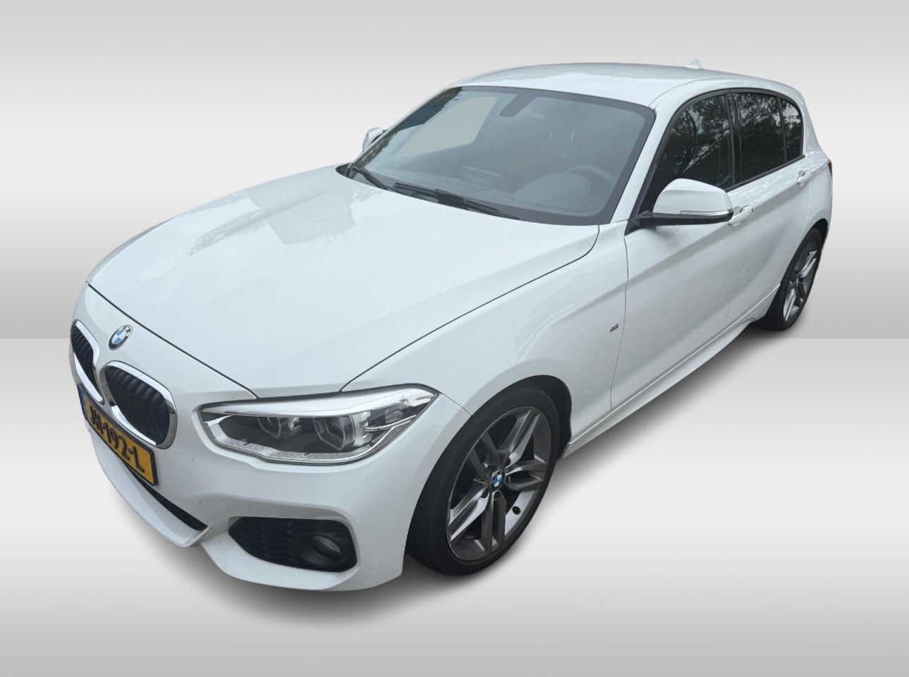 BMW 1-serie - 118i M Sport / Leder / Navigatie / Parkeerhulp achter / 18'' / Stoelverwarming / Cruise Co - AutoWereld.nl