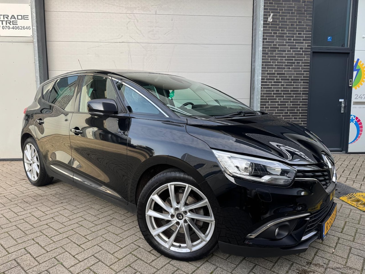 Renault Scénic - 1.2 TCe Intens [Achteruitrijcamera|StoelVW|Keyless|Trekhaak|Navi|Cruise] - AutoWereld.nl