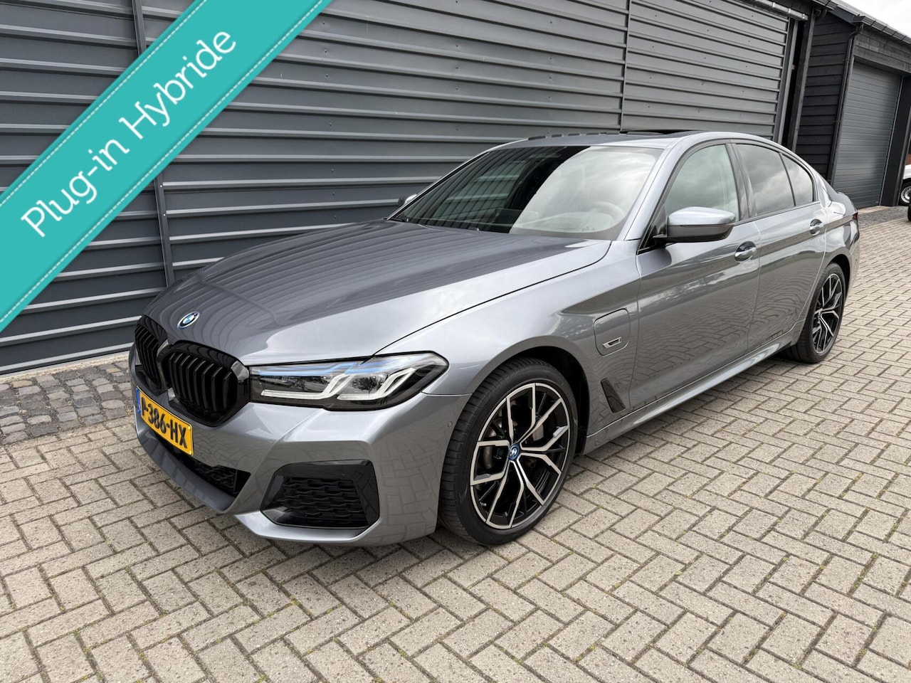 BMW 5-serie - 530e Bns Ed. Plus M-Sport Laser Pano Soh 95% 360 Camera Schuifdak - AutoWereld.nl