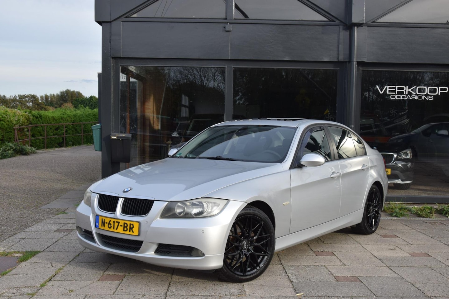 BMW 3-serie - 320 i 320i - AutoWereld.nl