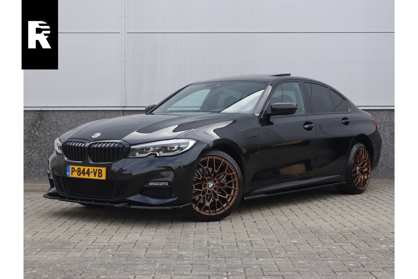 BMW 3-serie - M-Sport 19inch / SOH91% / Glazen dak / HiFi / 50 Jahre / Camera / M Performance - AutoWereld.nl