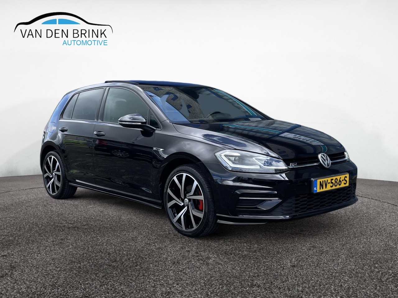 Volkswagen Golf - 1.0 TSI R-line Dynaudio Pano NAP - AutoWereld.nl
