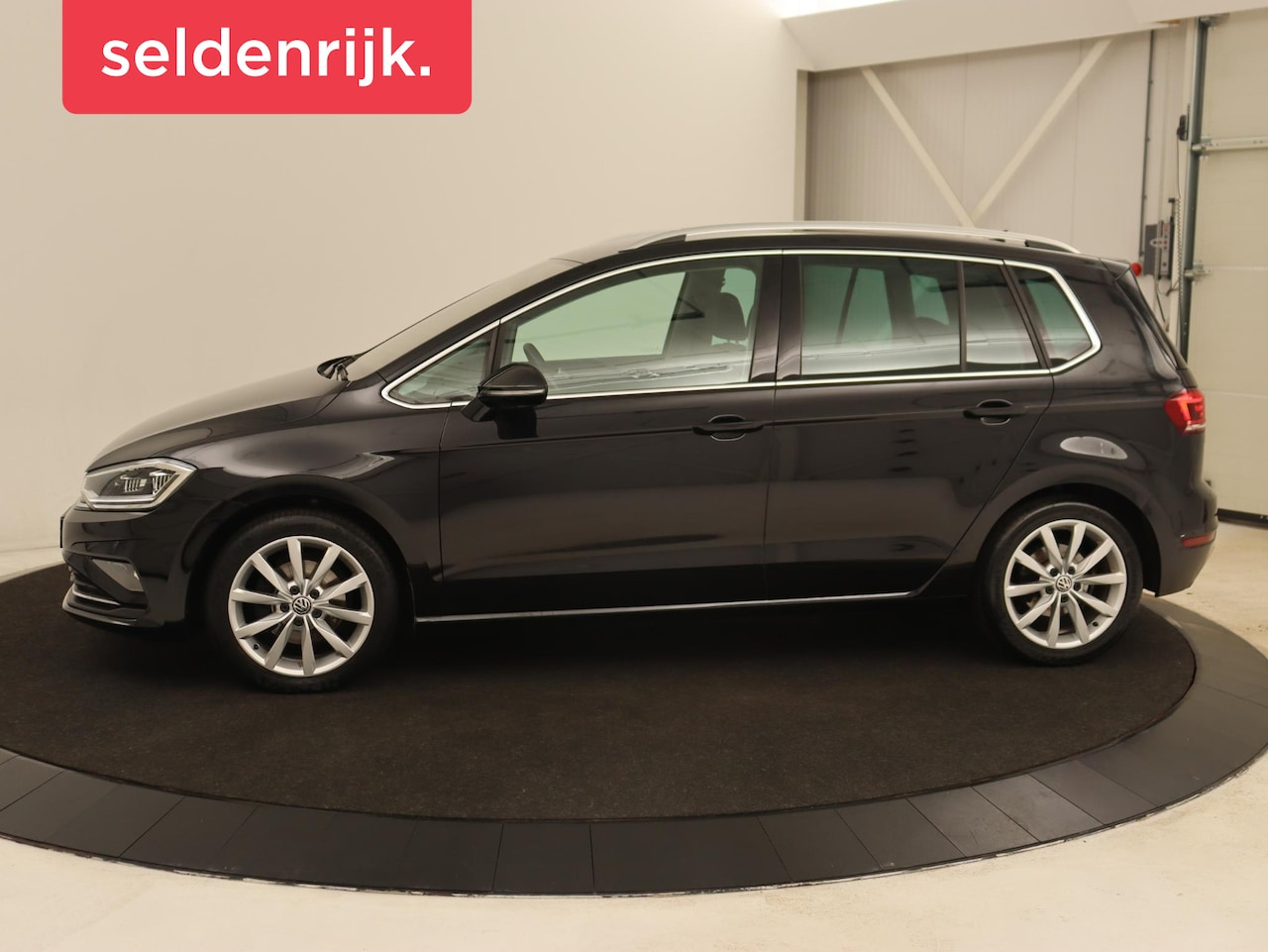 Volkswagen Golf Sportsvan - 1.5 TSI Highline Edition | Stoelverwarming | Trekhaak | Massage | Camera | Carplay | Full - AutoWereld.nl