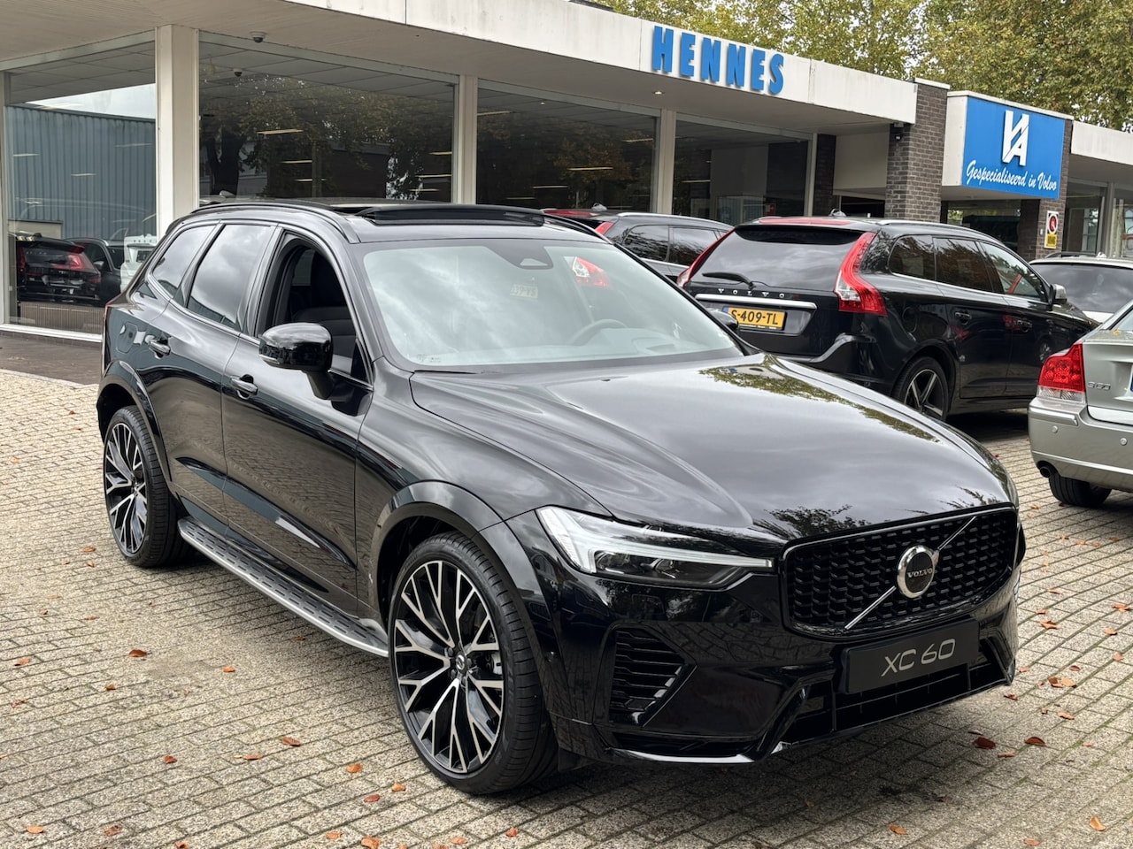 Volvo XC60 - T6 Recharge 350pk AWD Ultimate Dark Pano HeadUp Keyless Pilot Assist 22 inch - AutoWereld.nl