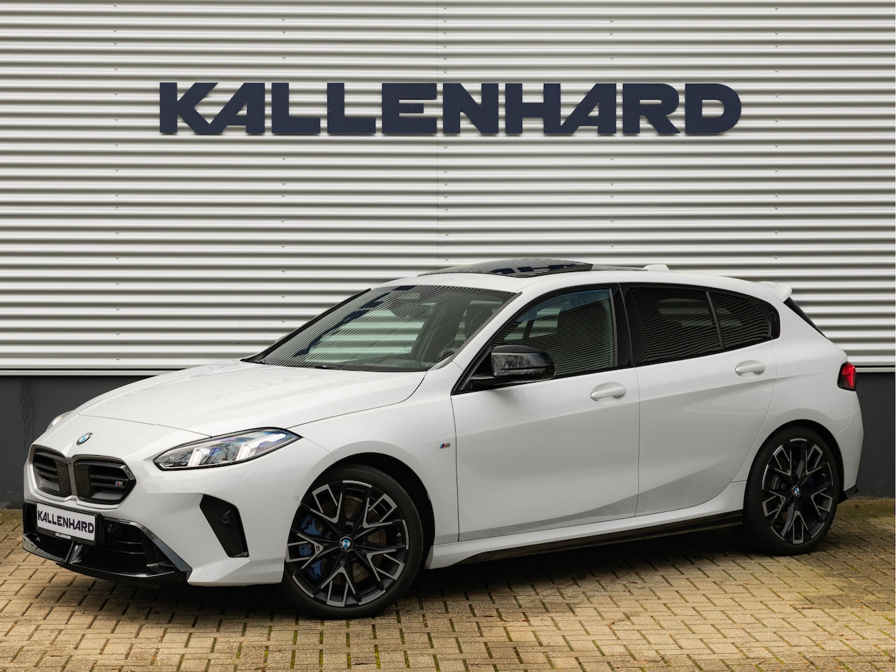 BMW 1-serie - M135 xDrive - Pano - Trekhaak - Head-Up - Harman Kadon - Driving Ass - AutoWereld.nl