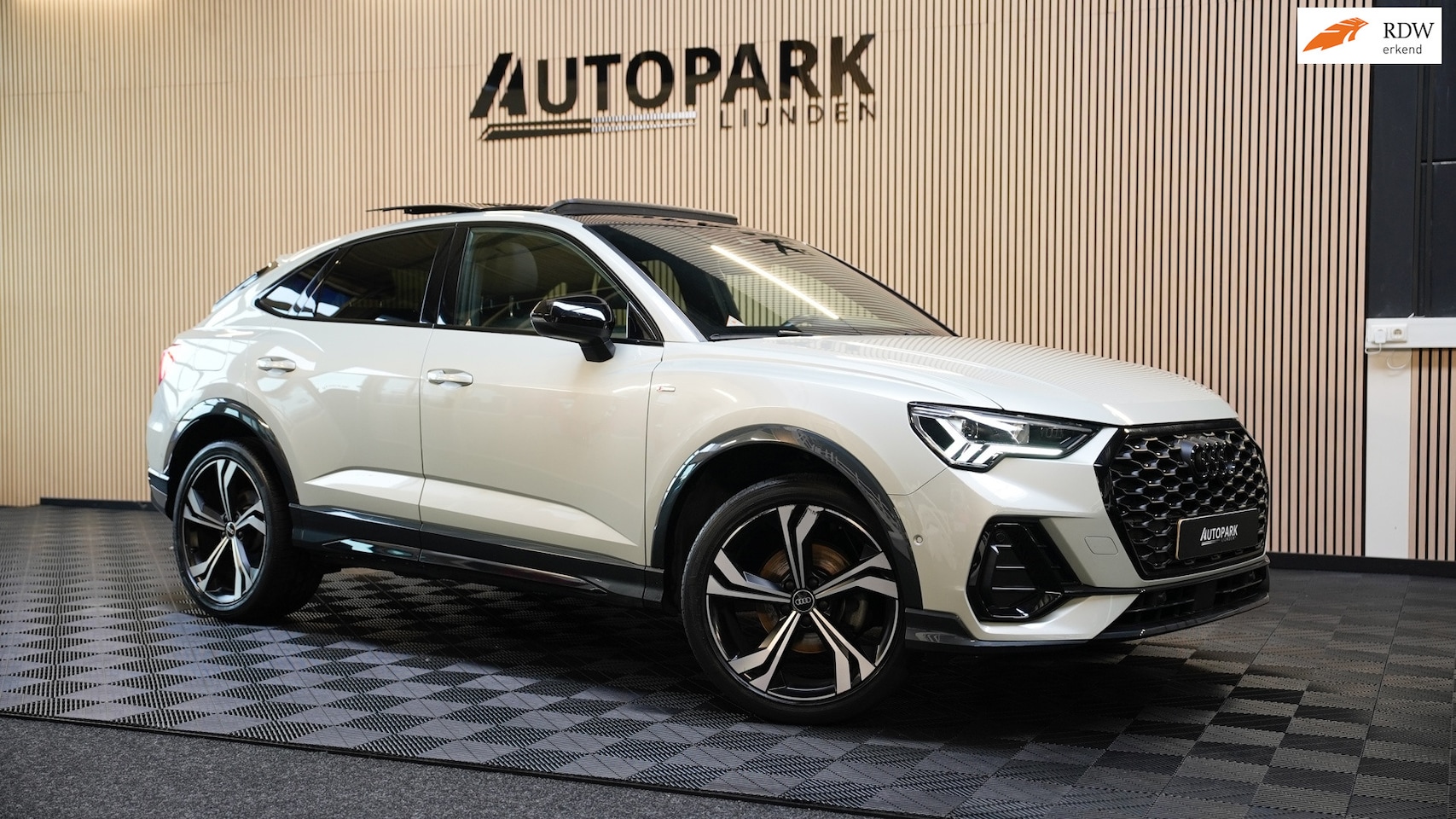 Audi Q3 Sportback - 35 TFSI S Edition 3x S-Line/PANO/MATRIXLED/SFEERVERLICHTING/NIGHTPPAKKET/AUT/LEDER/DEALERO - AutoWereld.nl