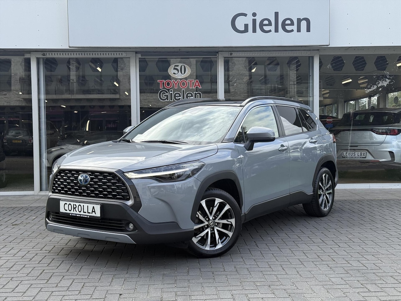 Toyota Corolla Cross - 2.0 High Power Hybrid Executive | JBL, Panoramadak, Leer, Stoel + Stuurverwarming, 18 inch - AutoWereld.nl