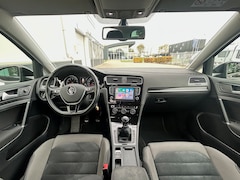 Volkswagen Golf - 1.2 TSI Highline CarPlay & Android Auto | Alcantara | Dealeronderhouden | Distributieriem vernieuwd