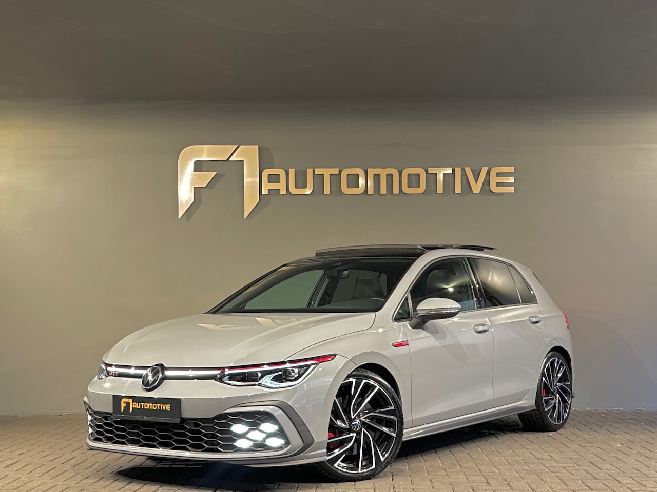 Volkswagen Golf - 2.0 TSI GTI Pano|H/K|IQ|Keyless|Sfeer|Camera - AutoWereld.nl