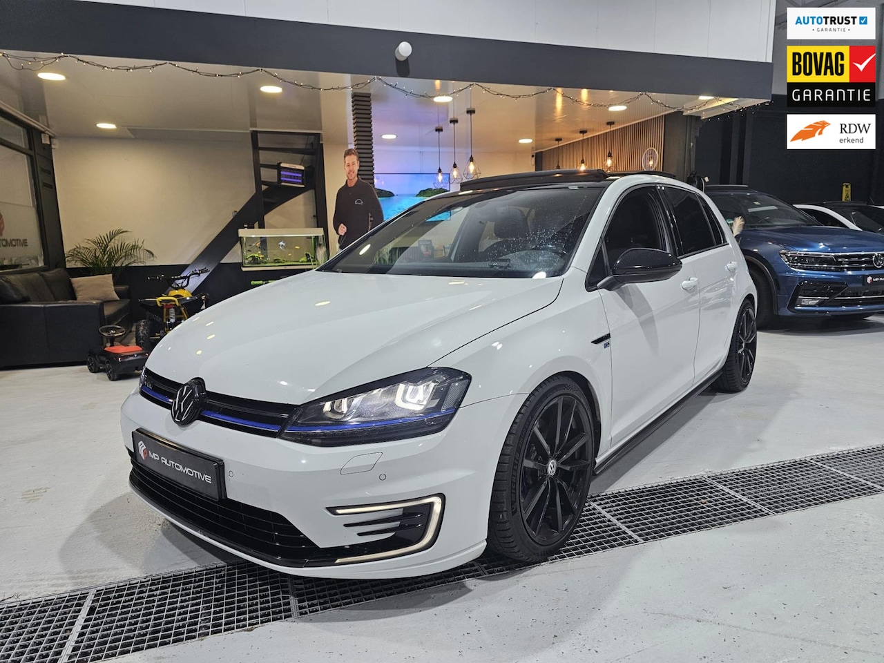 Volkswagen Golf - 1.4 TSI GTE DSG|Pano|Camera|Akrapovic|Carplay|Stoelverw|NAP - AutoWereld.nl