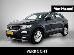 Volkswagen T-Roc - 1.0 TSI Style Business | 115 PK | All Season Banden | Parkeersensoren | Navigatie | Climat
