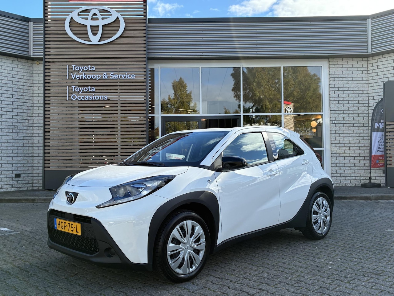 Toyota Aygo X - MT PLAY NL-AUTO 5-DEURS APPLE/ANDROID BLUETOOTH AD-CRUISE CAMERA - AutoWereld.nl
