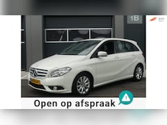 Mercedes-Benz B-klasse - 180 Automaat 122PK Ambition Airco Cruise Control Navigatie LED PDC V+A 2 Sleutels + Boekje