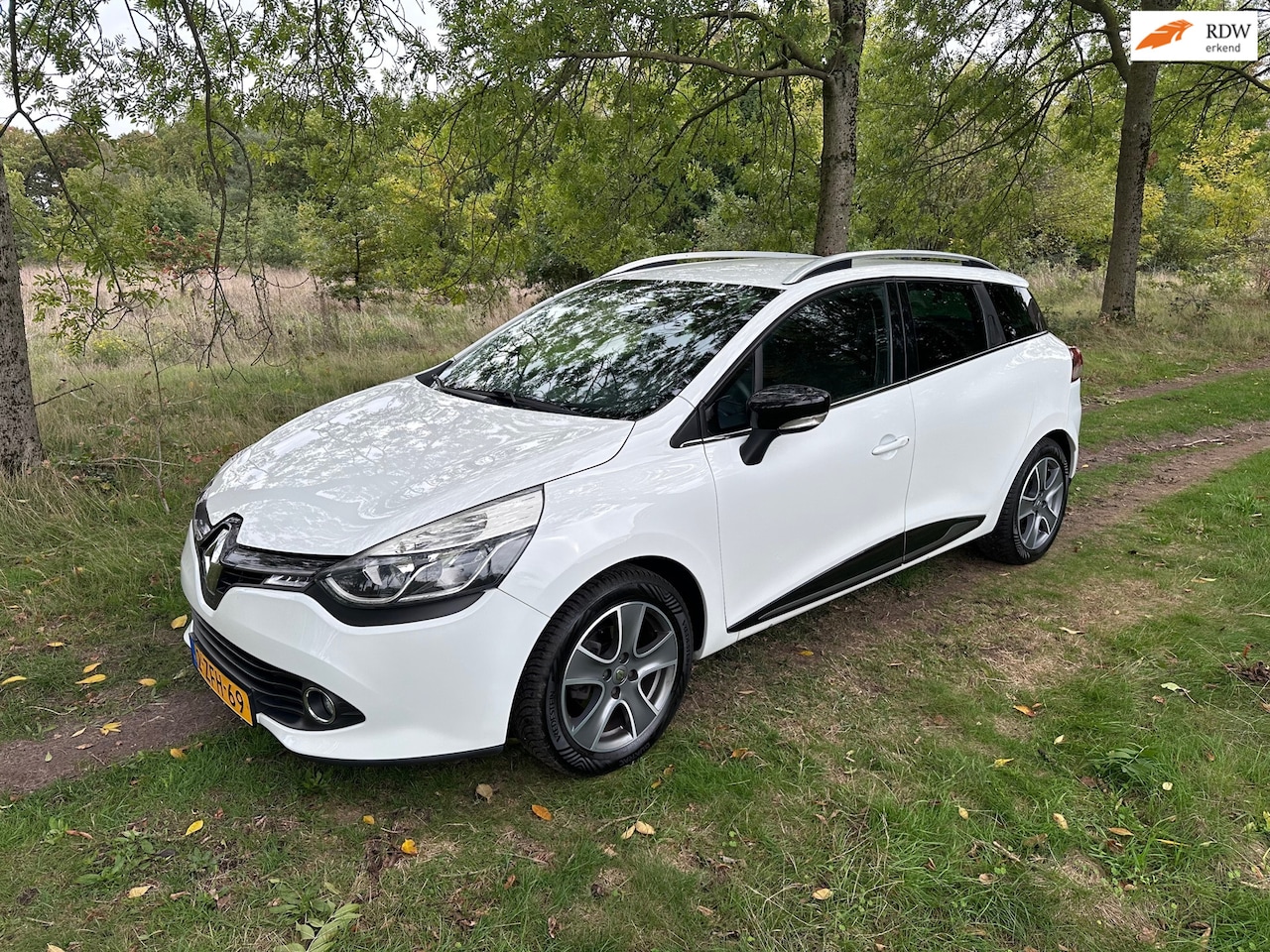 Renault Clio Estate - 0.9 TCe Night&Day apk t/m 18-11-2025 - AutoWereld.nl