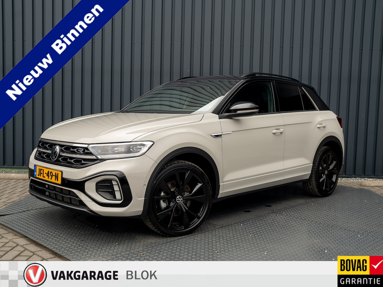 Volkswagen T-Roc - 1.5 TSI R-Line Business | Panodak | Beats | Keyless | Trekhaak afnb | IQ Light | Side Assi - AutoWereld.nl