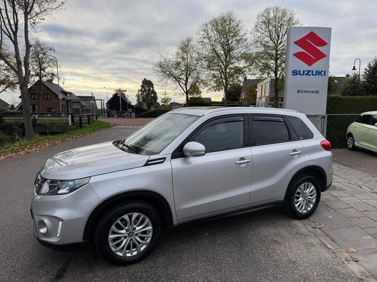 Suzuki Vitara - 1.6 High Executive AUTOMAAT // Dealer onderhouden Vitara // Trekhaak // PDC // Rijklaarpri - AutoWereld.nl