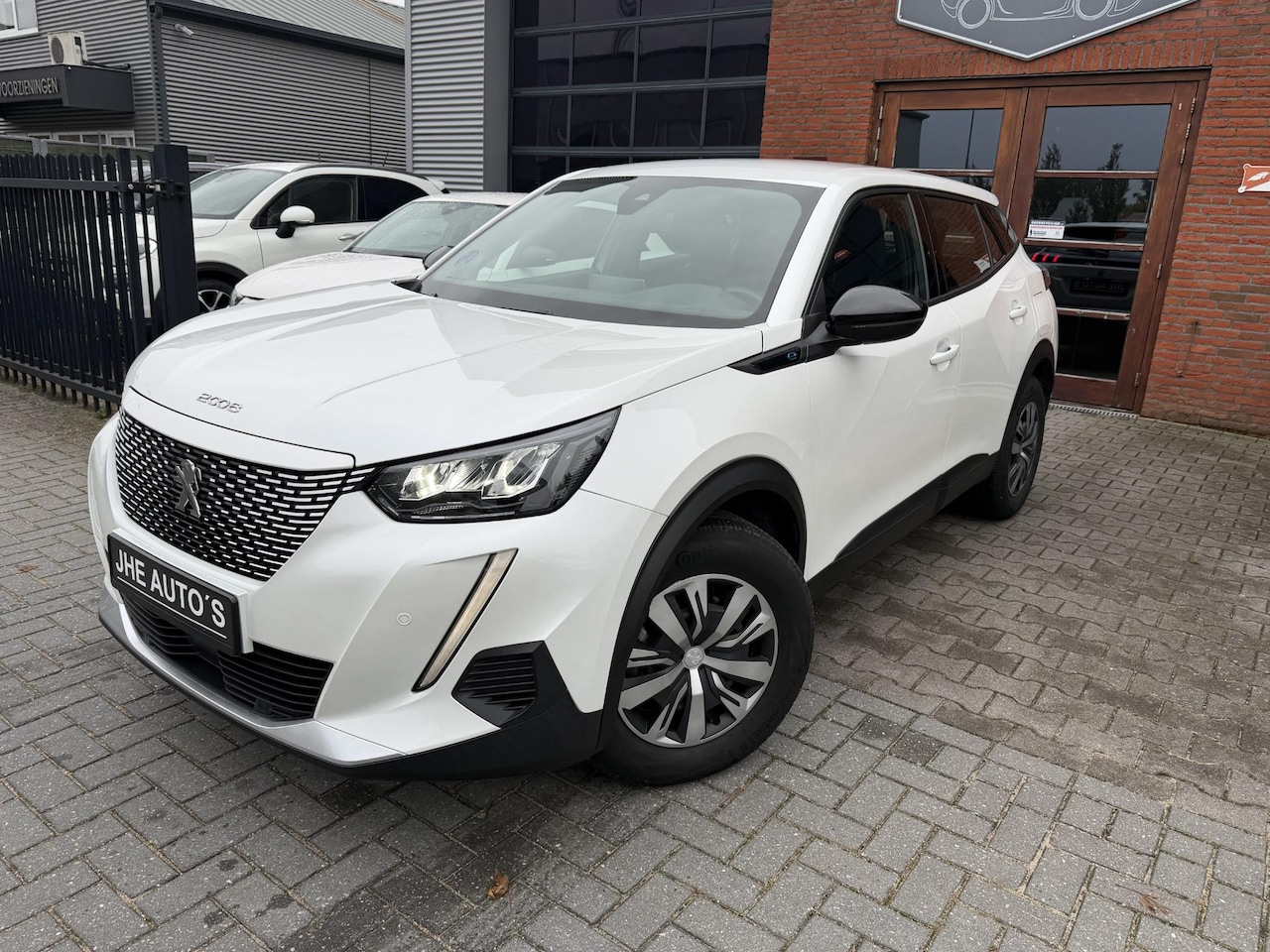 Peugeot e-2008 - EV Active Pack 50 kWh | Camera | Carplay | - AutoWereld.nl