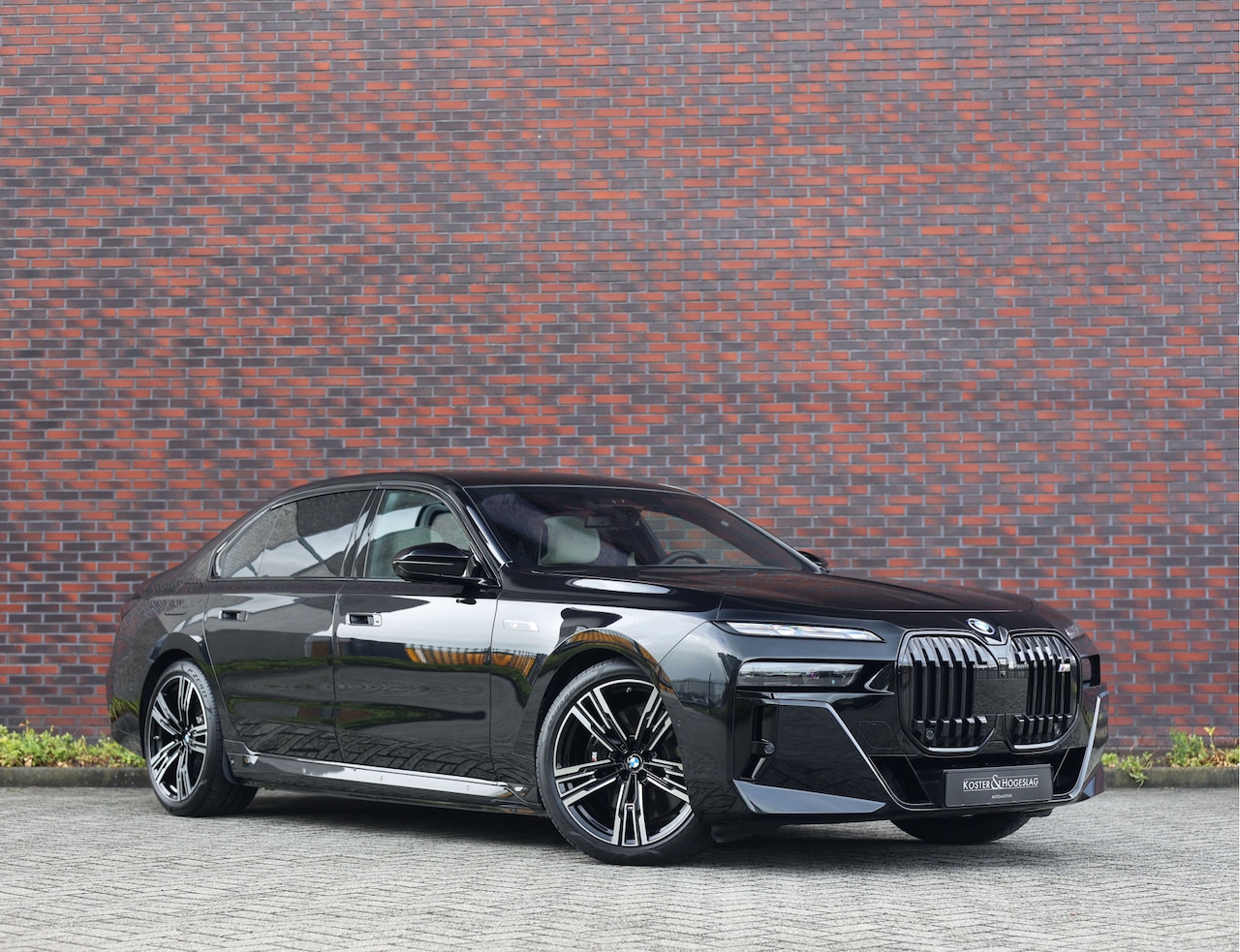 BMW 7-serie - M760e xDrive | Sky - Executive - Lounge - Drive Pro - AutoWereld.nl