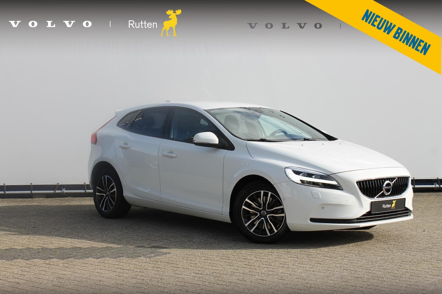 Volvo V40 - T3 152PK Automaat Momentum Cruise control / Navigatie / Standkachel / Stoelverwarming / Cl - AutoWereld.nl
