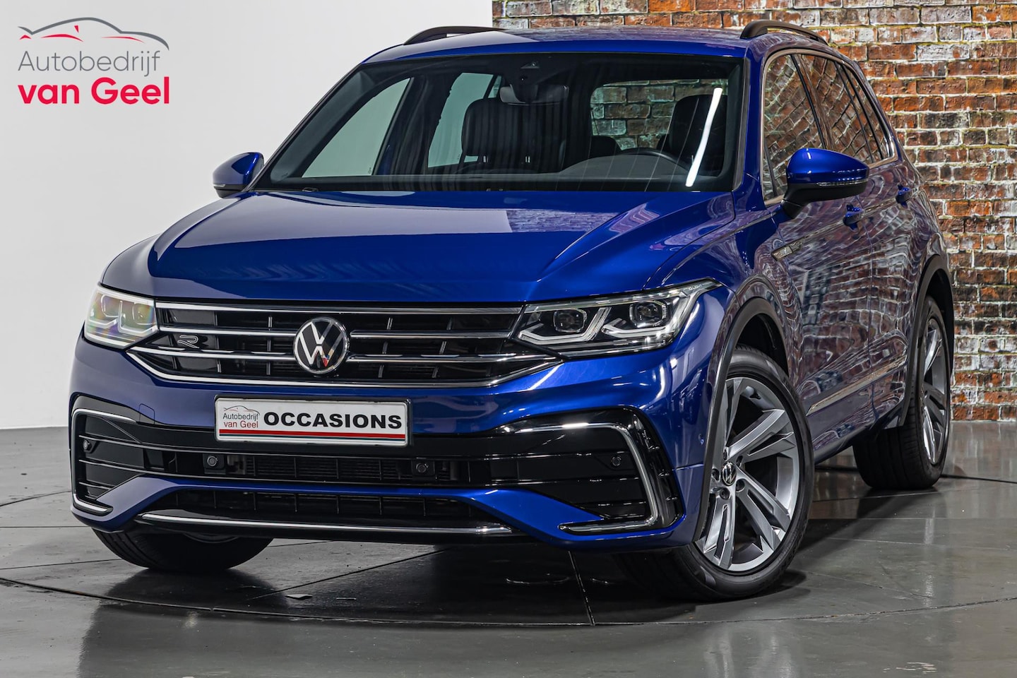 Volkswagen Tiguan - 1.5 TSI R-Line I Uitklapbare trekhaak I Stuur & Stoel verwarming - AutoWereld.nl