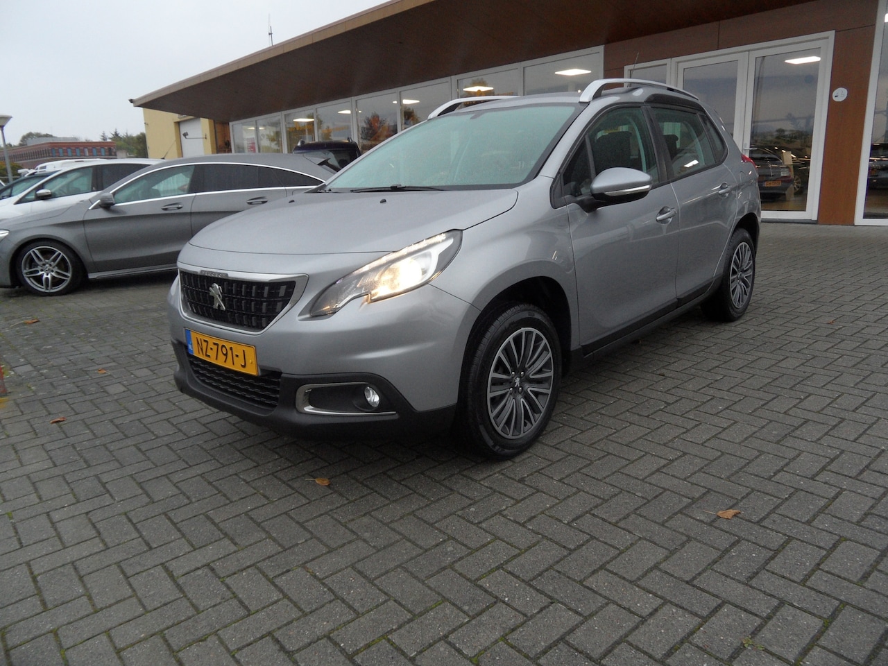 Peugeot 2008 - 1.2 PureTech Blue Lion 1.2 PureTech Blue Lion - AutoWereld.nl
