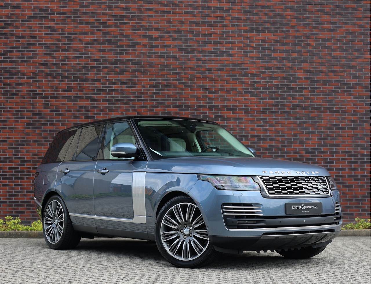 Land Rover Range Rover - P400e Autobiography | Byron Blue - perfecte historie - AutoWereld.nl