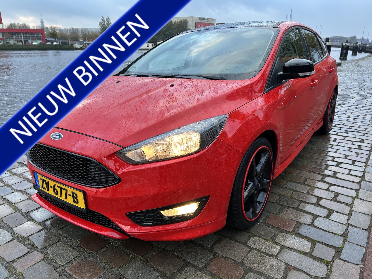 Ford Focus - 1.0 Titanium airco/ecc navi/camera - AutoWereld.nl