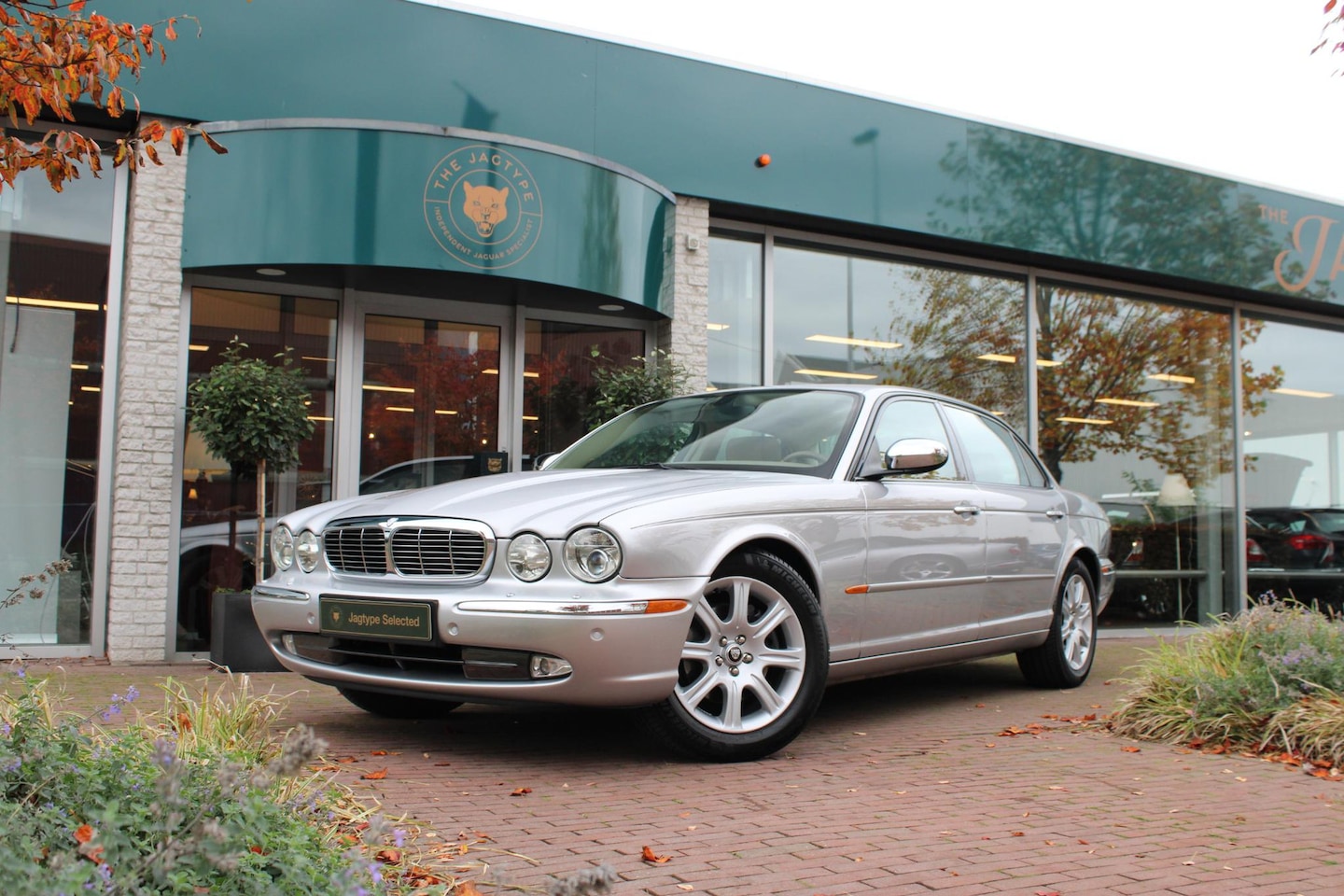 Jaguar XJ - 4.2 V8 Sovereign LWB 4.2 V8 Sovereign LWB - AutoWereld.nl