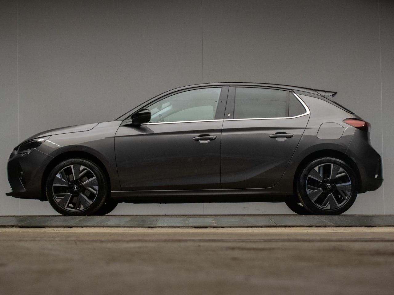 Opel Corsa-e - Elegance 50 kWh Sport (APPLE CARPLAY,STOEL/STUURVERWARMING,NAVI,CRUISE,LEDER,CLIMATE,PDC,K - AutoWereld.nl