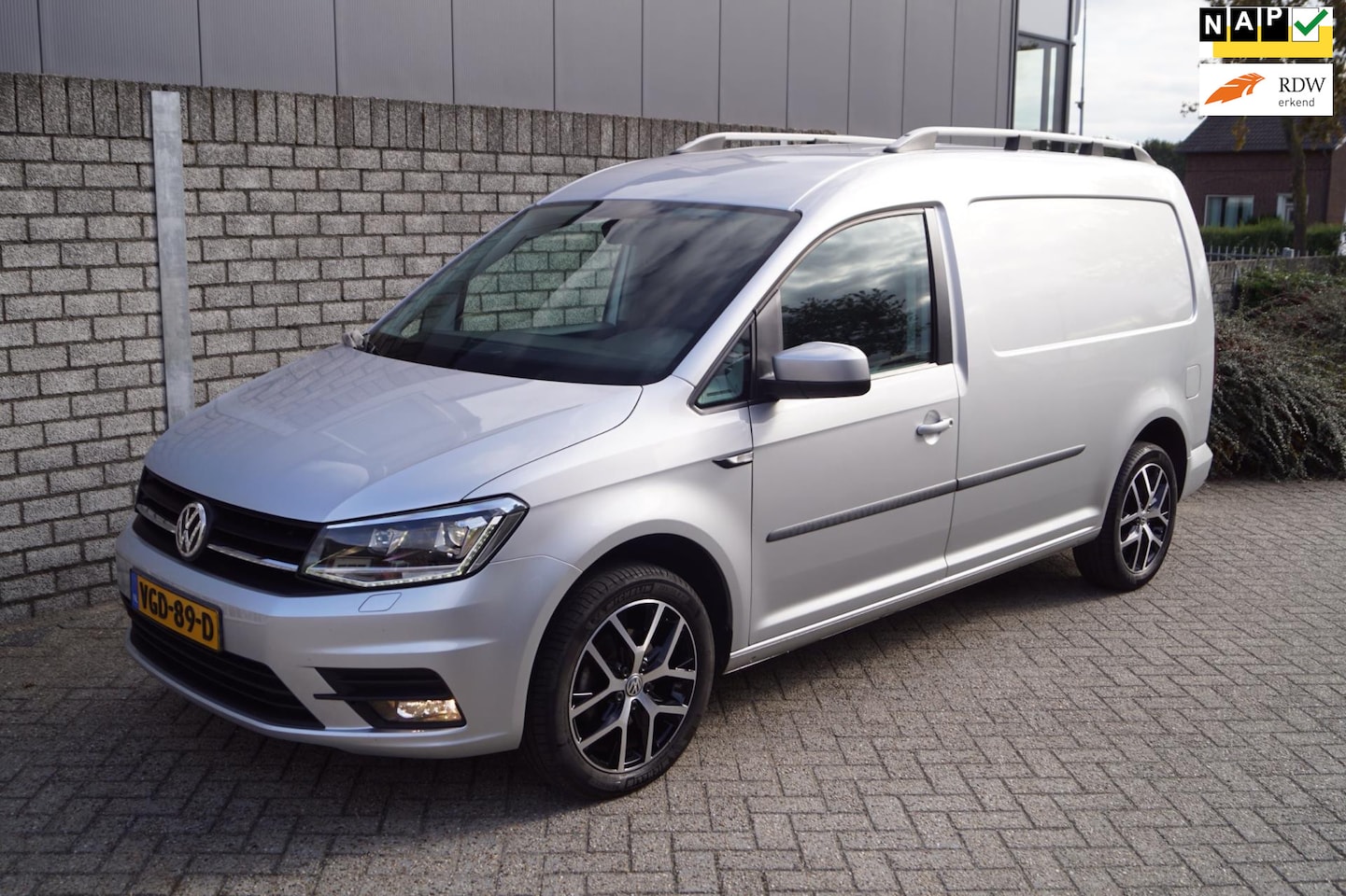Volkswagen Caddy Maxi - 2.0 TDI L2H1 BMT Exclusive Edition Autom Leder Stoelverw Navi Clima Adaptieve Cruise PDC L - AutoWereld.nl