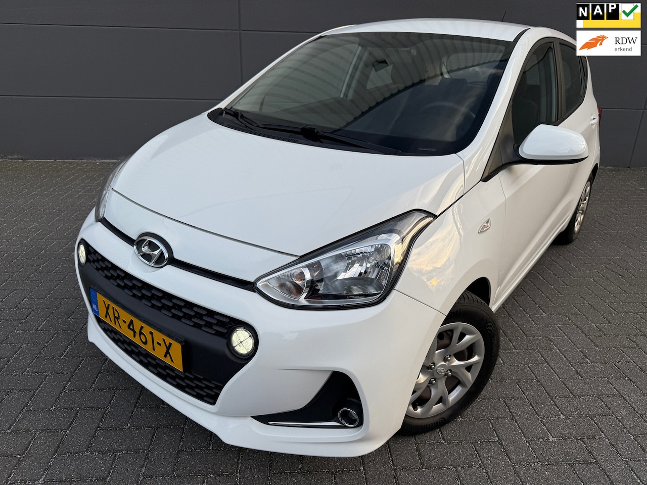 Hyundai i10 - 1.0i Comfort*PARK SENSOREN*CRUISE*APK*NAP*AIRCO*ELKT-RAAM*C-D AFSTAND - AutoWereld.nl