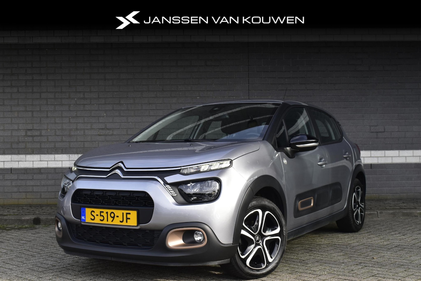 Citroën C3 - 1.2 PureTech C-Series / Navigatie / Climate Control / Carplay / Cruise Control - AutoWereld.nl