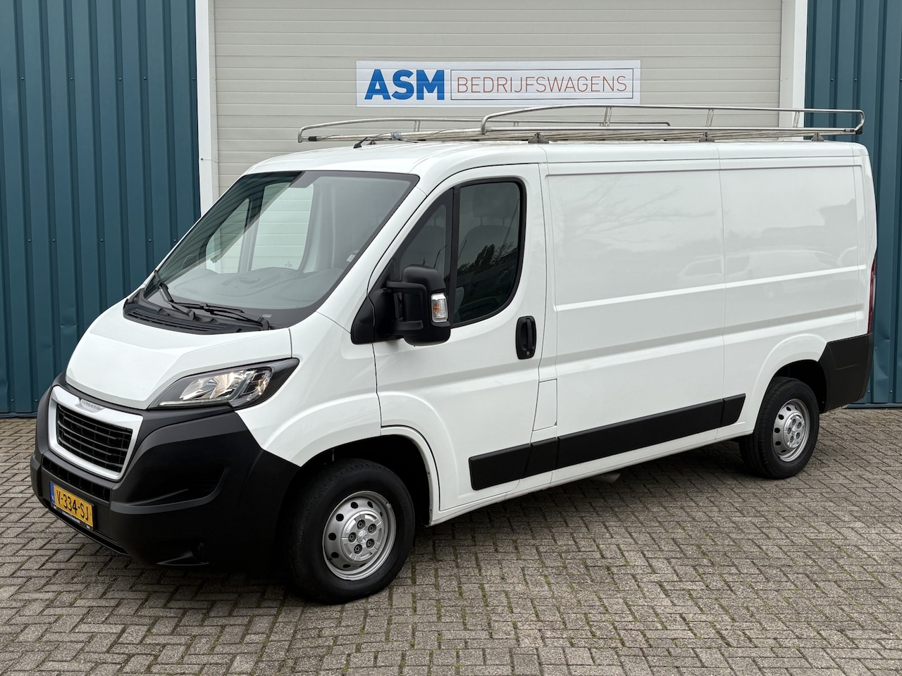Peugeot Boxer - 330 2.0 111Pk BlueHDI L2H1 Premium / Cruise / Airco / IMPERIAAL / Trekhaak / Apk t/m 28-09 - AutoWereld.nl