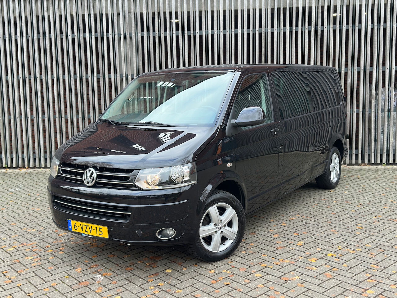 Volkswagen Transporter - 2.0 TDI L2H1 DC Comfortline 5p , Dealer ond. 1e Eig - AutoWereld.nl